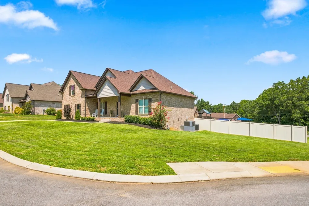 6023 W Mayflower Ct Greenbrier, TN 37073