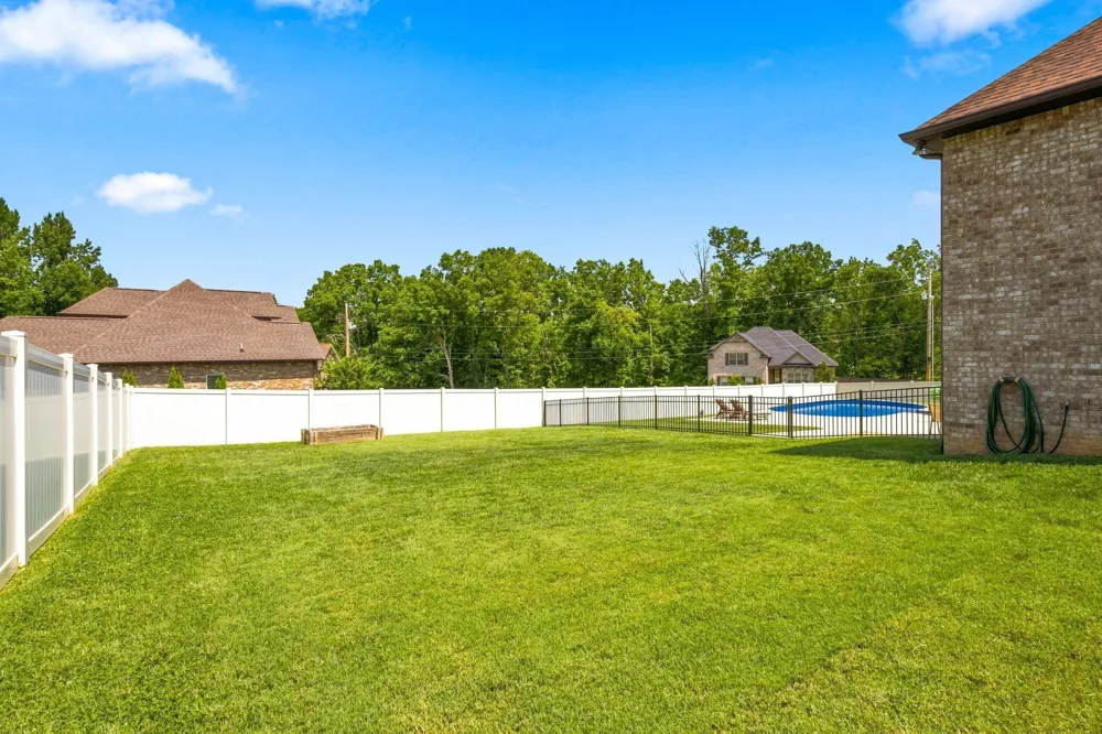 6023 W Mayflower Ct Greenbrier, TN 37073