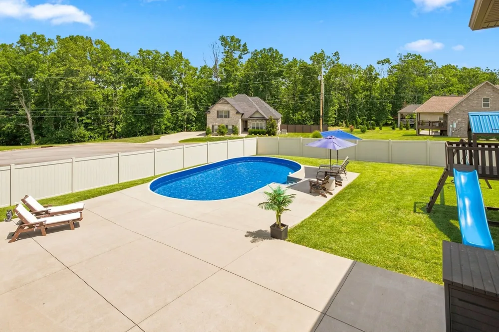6023 W Mayflower Ct Greenbrier, TN 37073