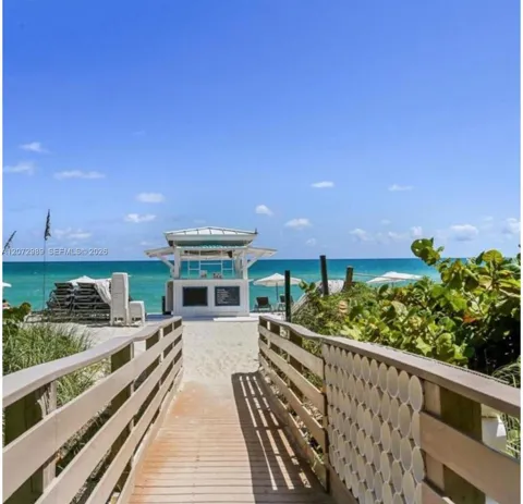 4775 Collins Ave #502