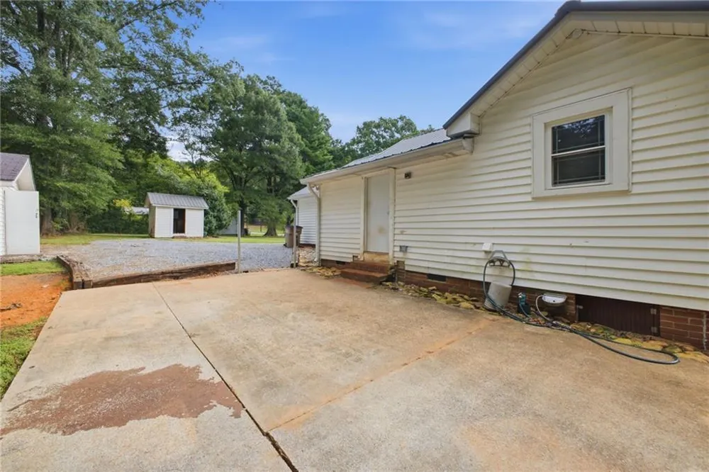 38 Nelson Street SE Silver Creek, GA 30173