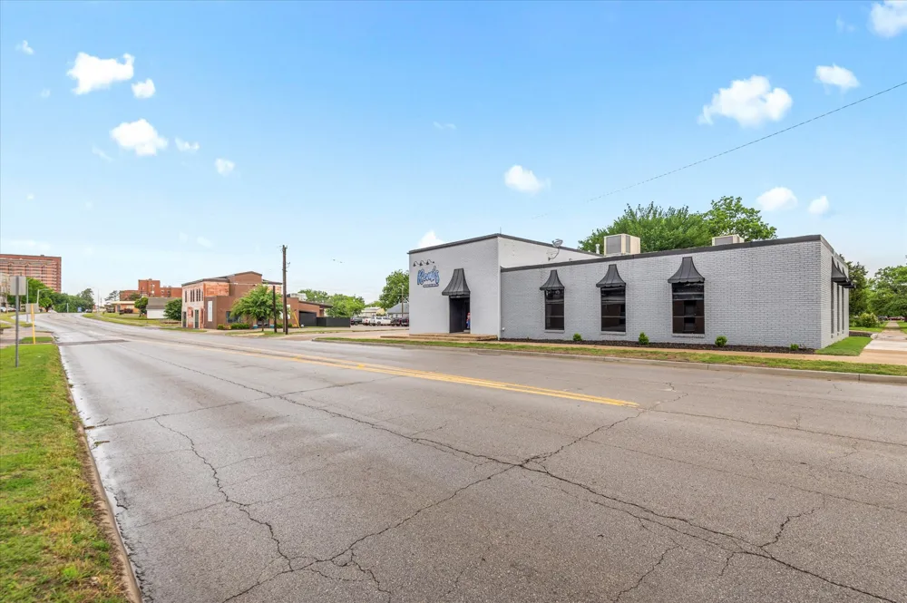 622 SE Frank Phillips Boulevard Bartlesville, OK 74003