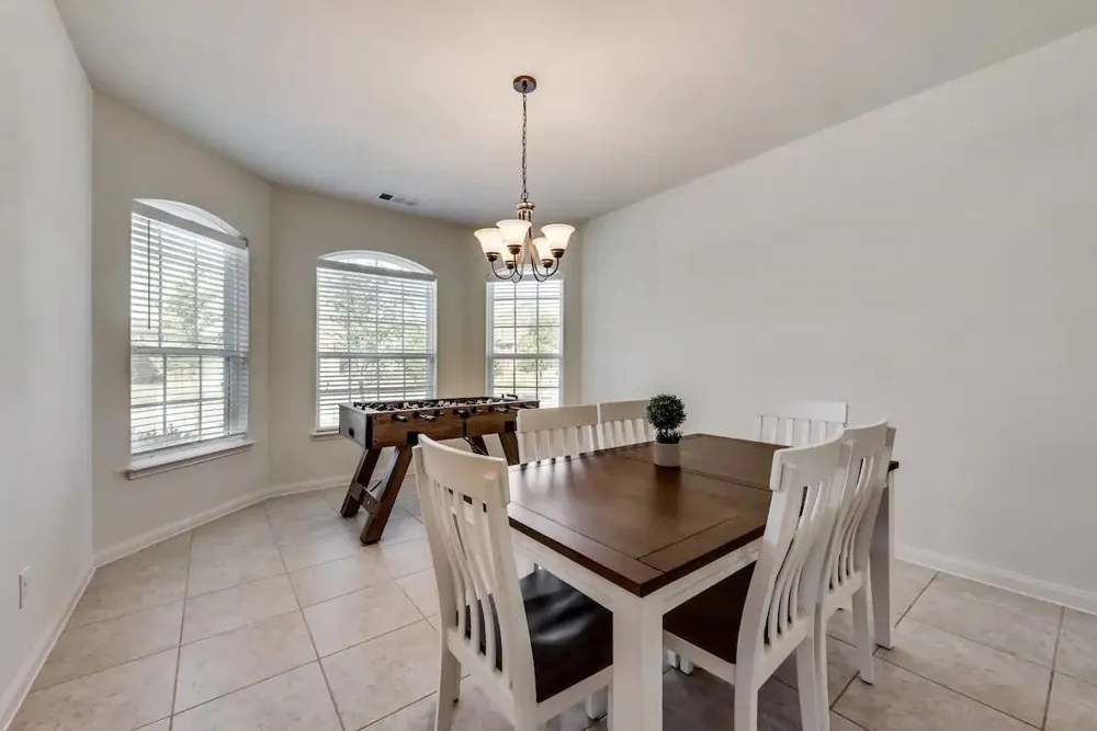 808 Oak Valley Denton, TX 76209