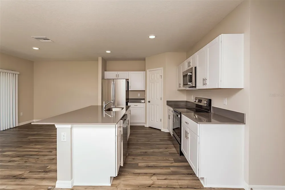 2154 LAWSON WAY Zephyrhills, FL 33541