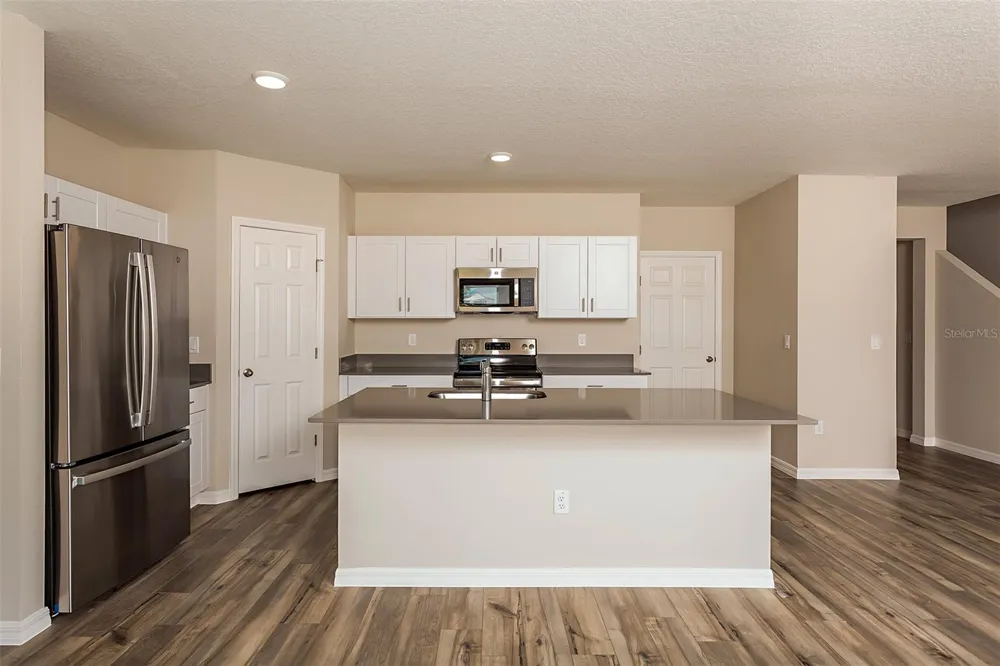 2154 LAWSON WAY Zephyrhills, FL 33541