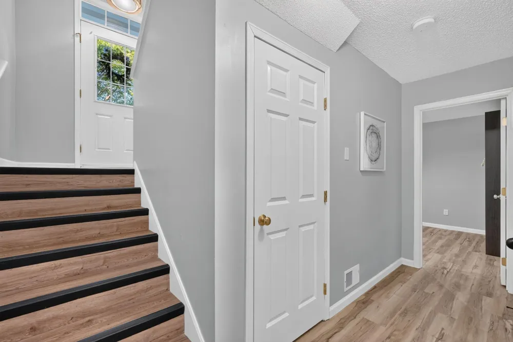 1667 Village Trail E #5 Maplewood, MN 55109
