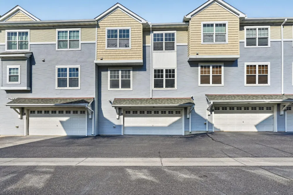 1667 Village Trail E #5 Maplewood, MN 55109