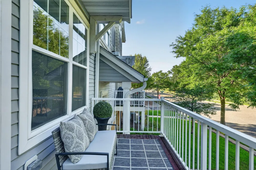 1667 Village Trail E #5 Maplewood, MN 55109