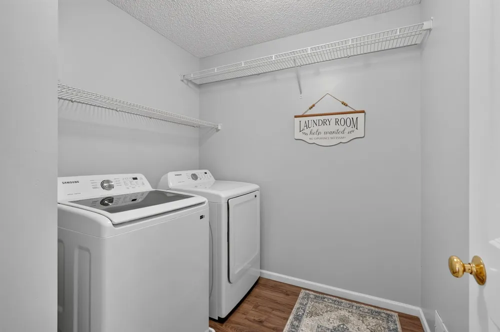 1667 Village Trail E #5 Maplewood, MN 55109