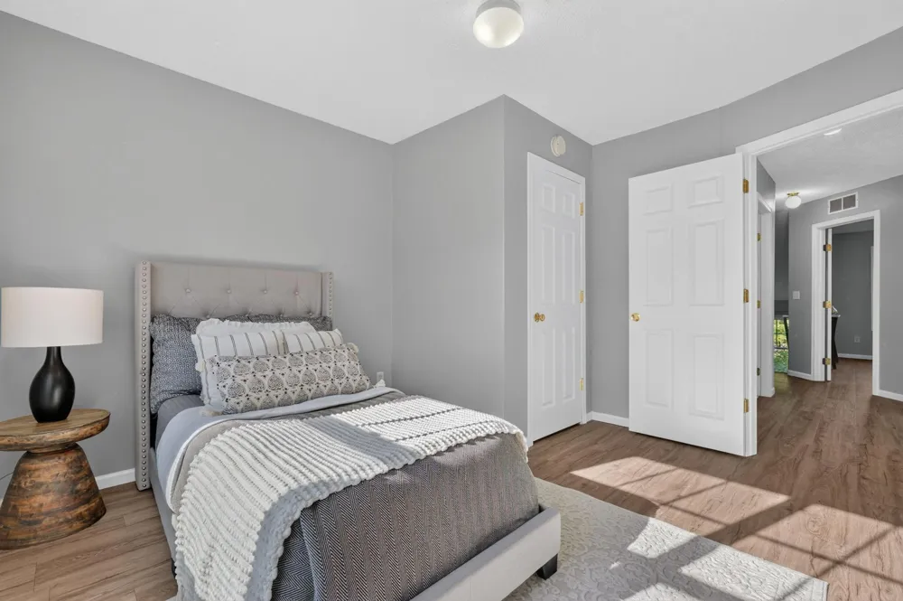 1667 Village Trail E #5 Maplewood, MN 55109