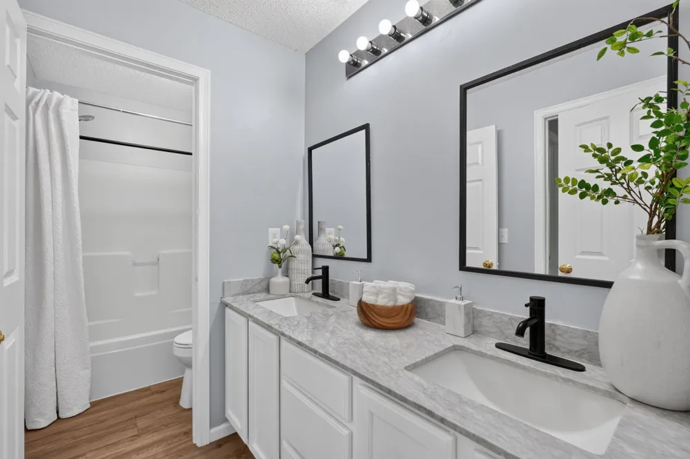 1667 Village Trail E #5 Maplewood, MN 55109