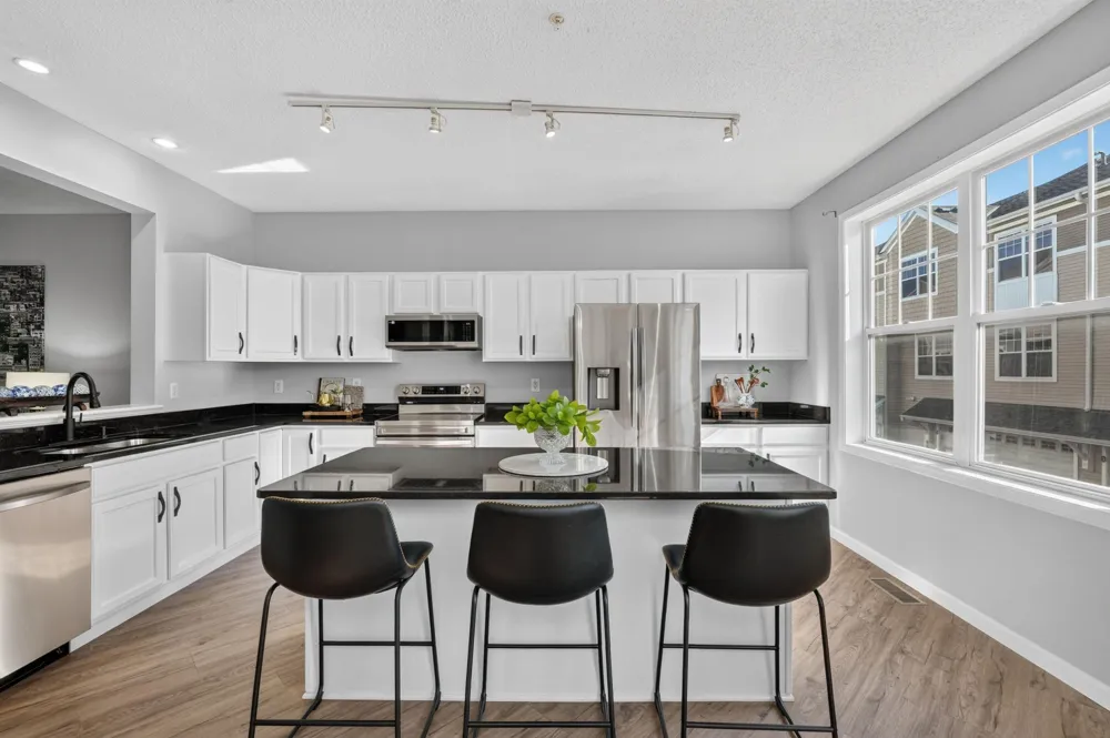 1667 Village Trail E #5 Maplewood, MN 55109