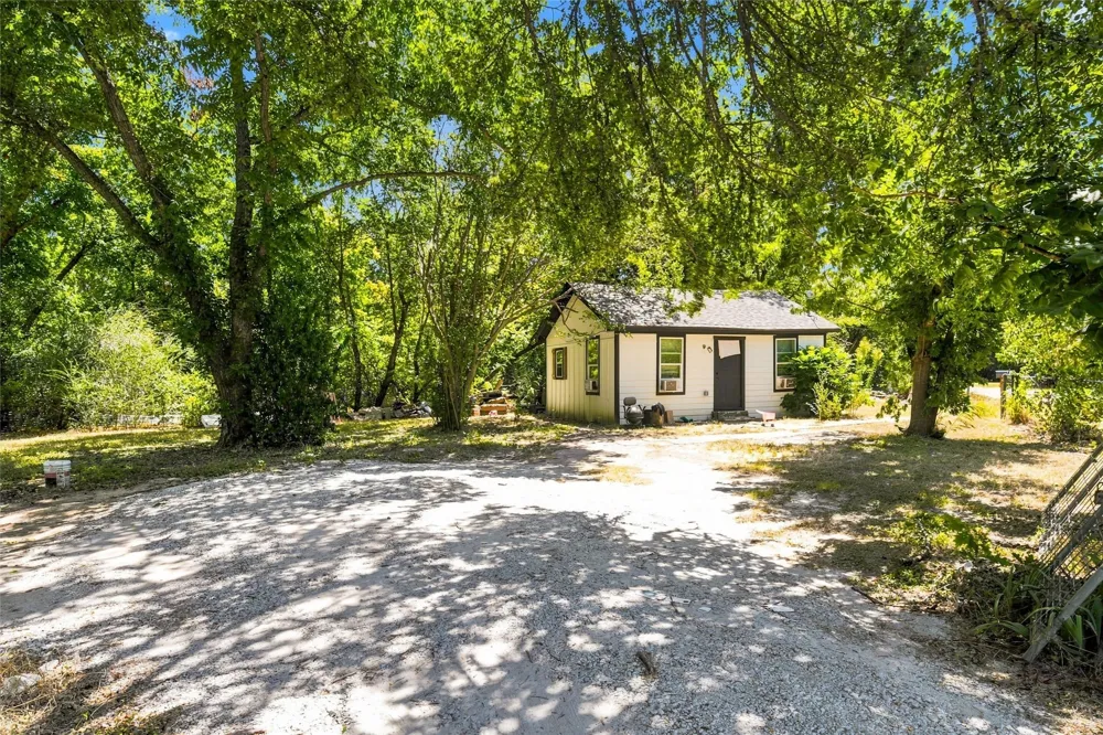 2000 Parrish Street Bellmead, TX 76705