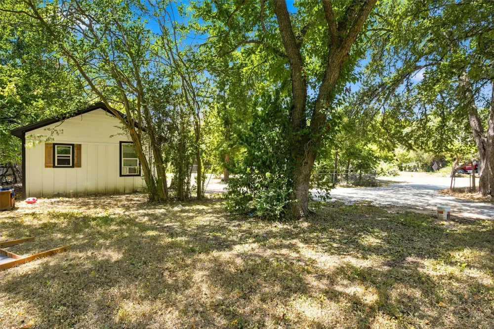 2000 Parrish Street Bellmead, TX 76705