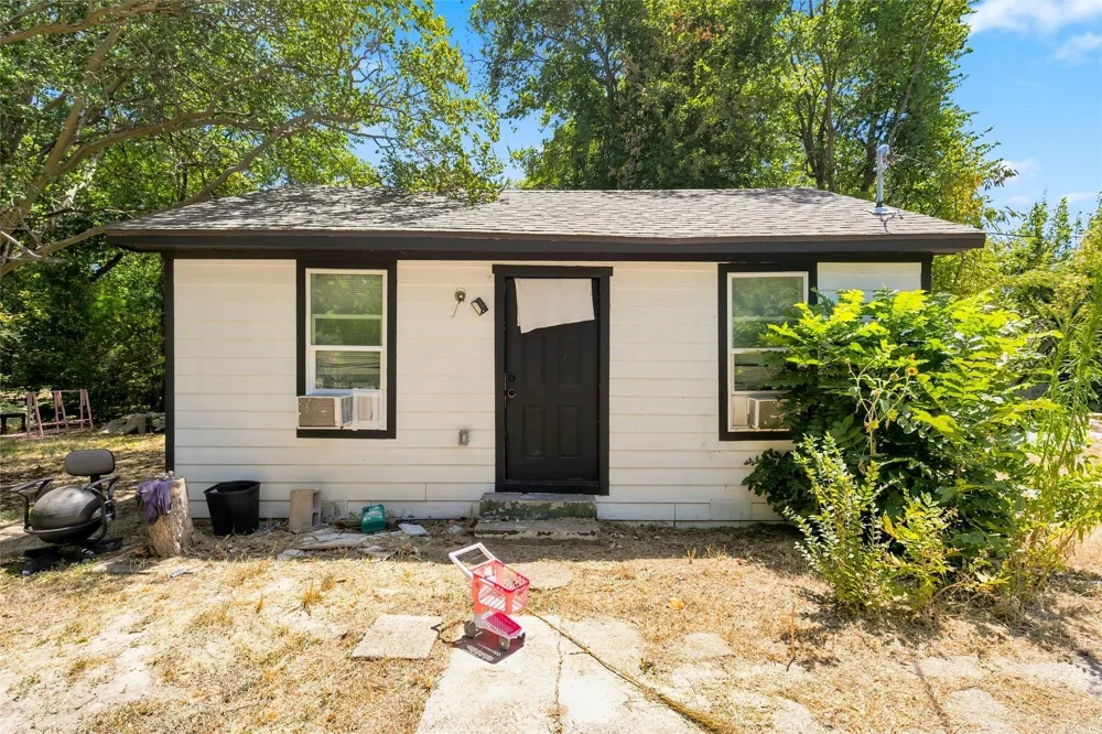 2000 Parrish Street Bellmead, TX 76705