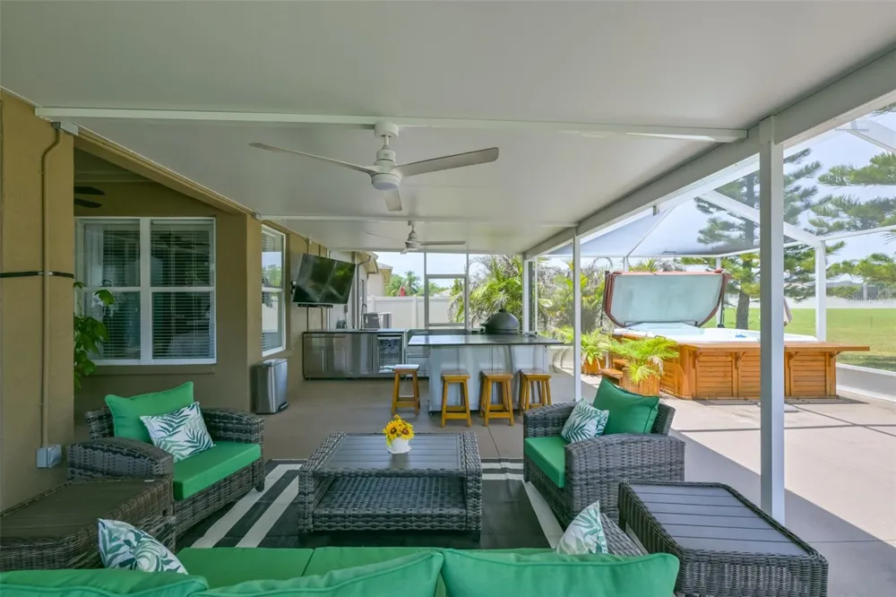 7318 GUILFORD PINE LANE Apollo Beach, FL 33572