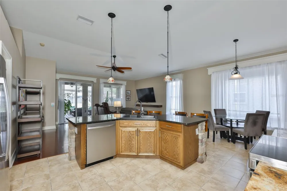 7318 GUILFORD PINE LANE Apollo Beach, FL 33572