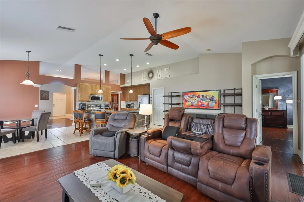 7318 GUILFORD PINE LANE Apollo Beach, FL 33572