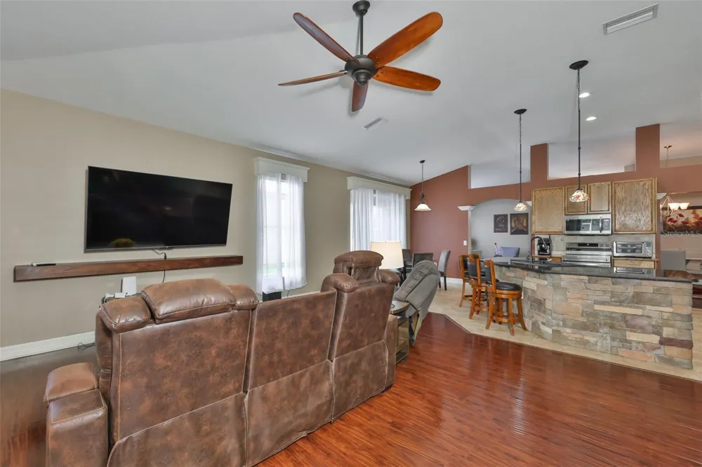 7318 GUILFORD PINE LANE Apollo Beach, FL 33572
