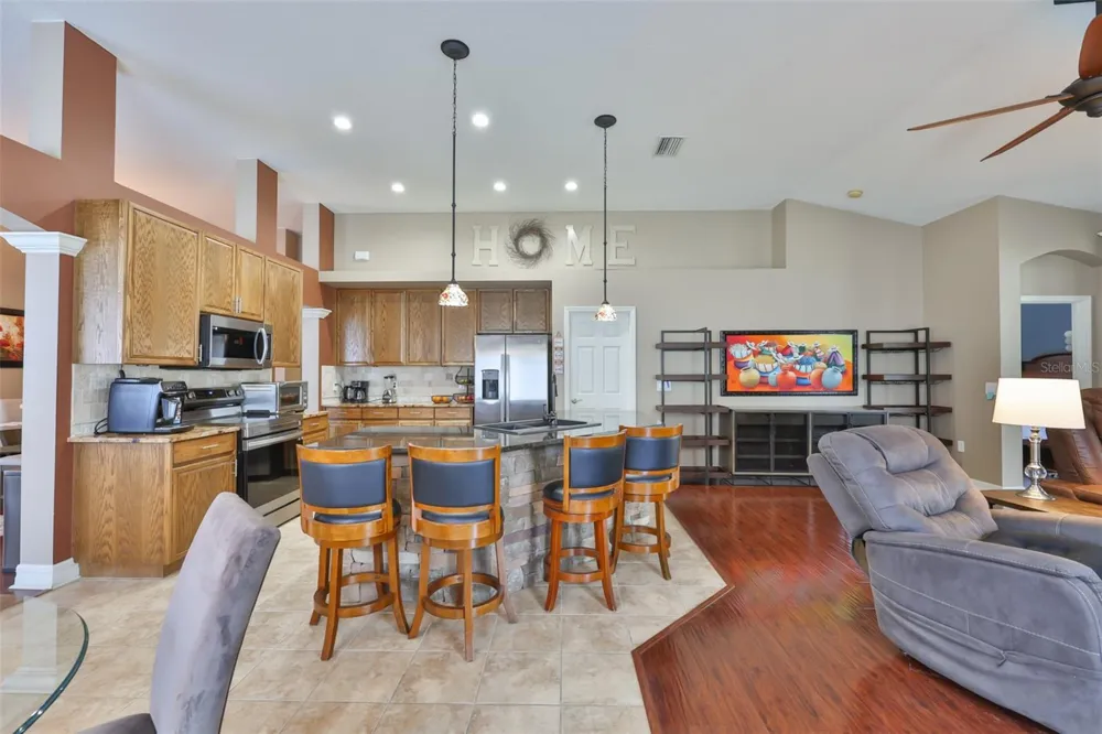 7318 GUILFORD PINE LANE Apollo Beach, FL 33572