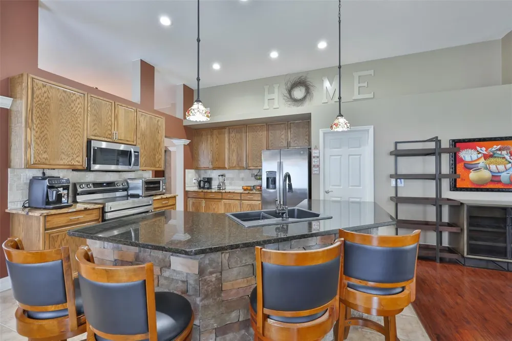 7318 GUILFORD PINE LANE Apollo Beach, FL 33572