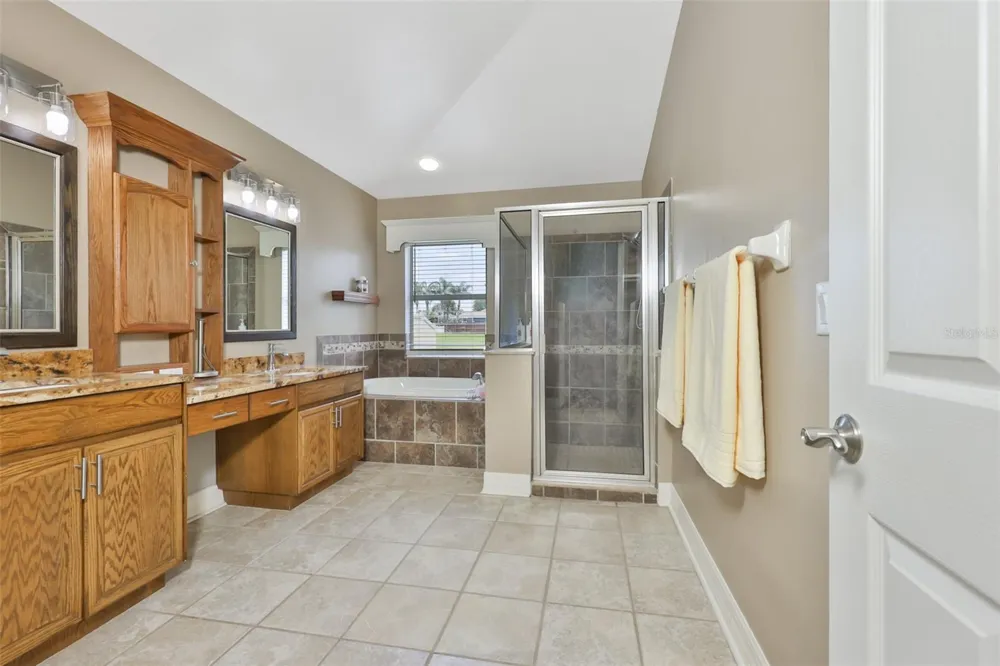 7318 GUILFORD PINE LANE Apollo Beach, FL 33572