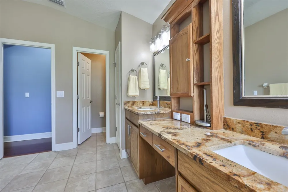 7318 GUILFORD PINE LANE Apollo Beach, FL 33572