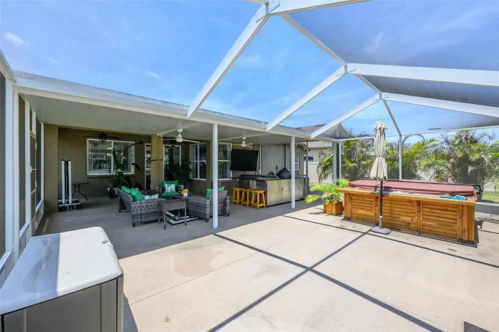 7318 GUILFORD PINE LANE Apollo Beach, FL 33572