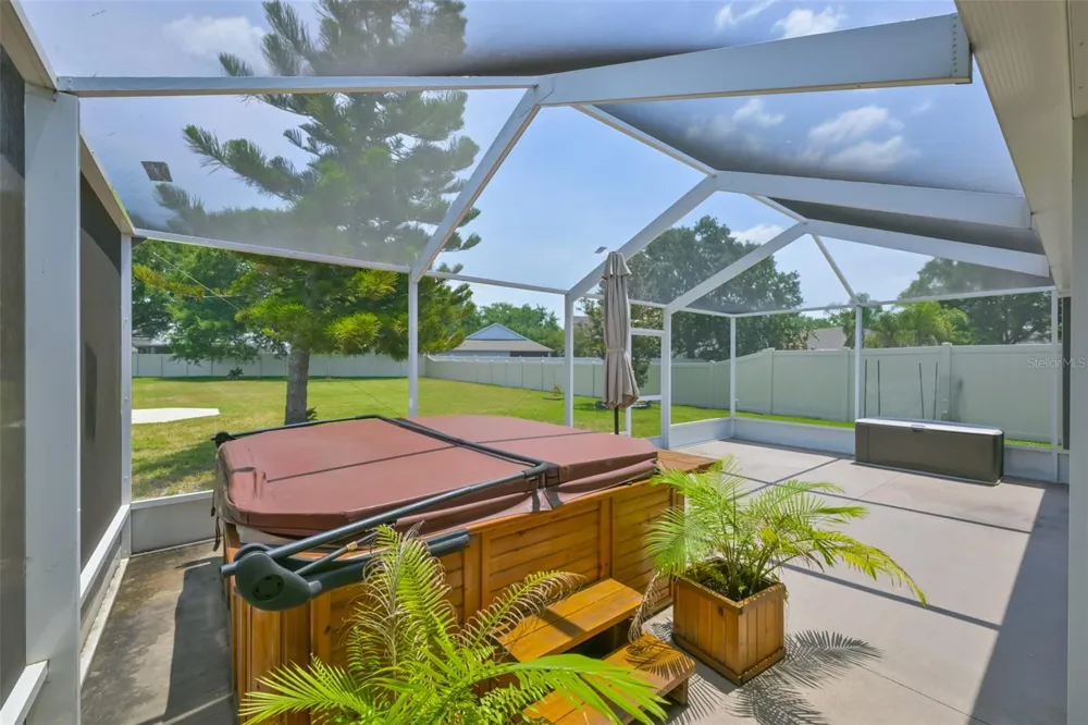 7318 GUILFORD PINE LANE Apollo Beach, FL 33572