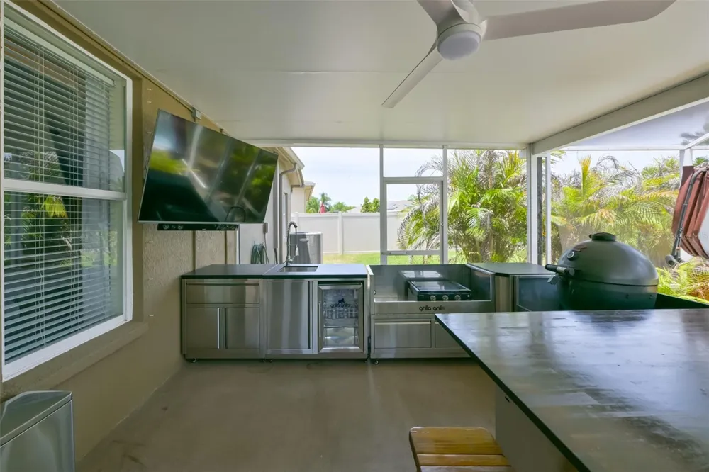 7318 GUILFORD PINE LANE Apollo Beach, FL 33572
