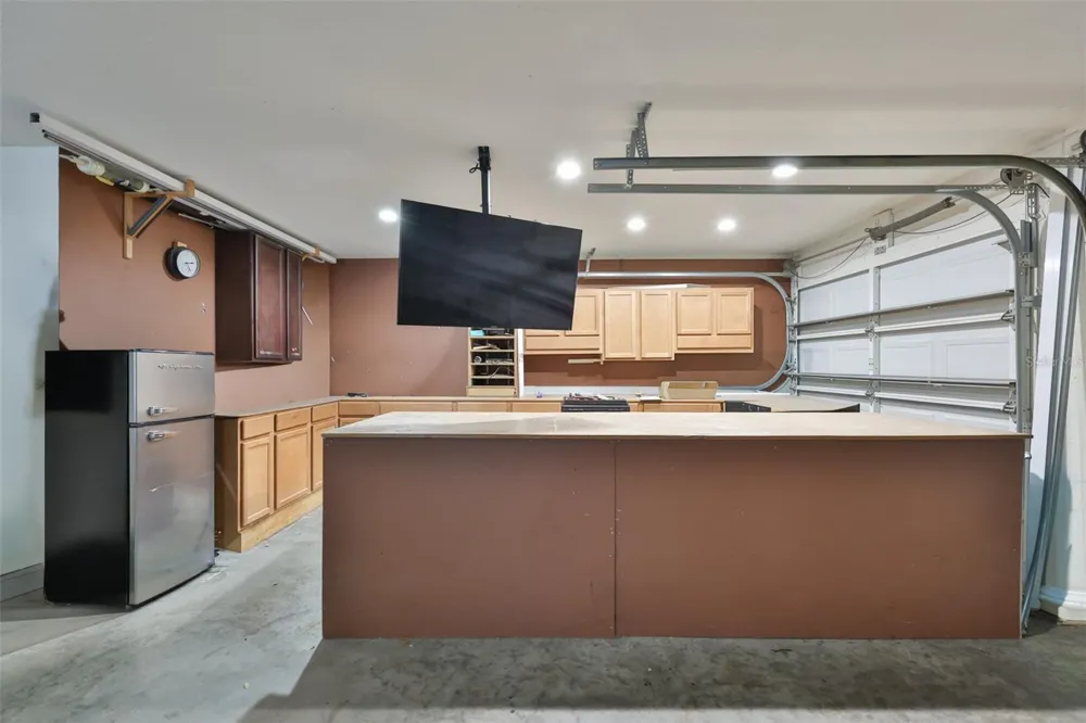 7318 GUILFORD PINE LANE Apollo Beach, FL 33572