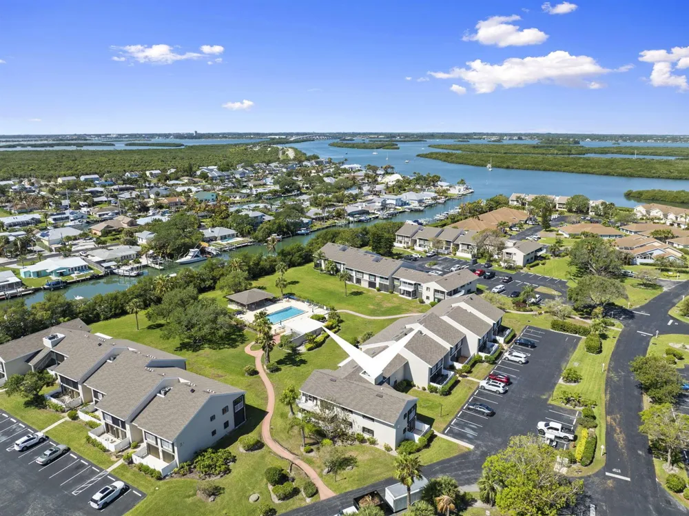 3209 S Lakeview Circle #8-101 Hutchinson Island, FL 34949