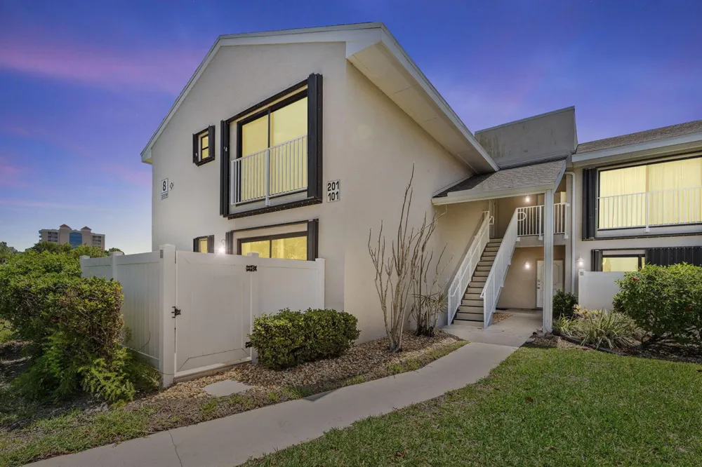 3209 S Lakeview Circle #8-101 Hutchinson Island, FL 34949