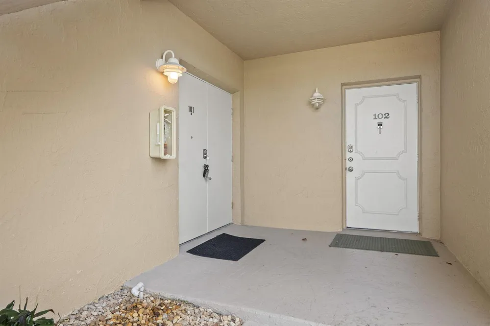 3209 S Lakeview Circle #8-101 Hutchinson Island, FL 34949