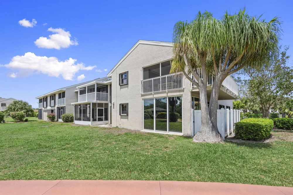 3209 S Lakeview Circle #8-101 Hutchinson Island, FL 34949