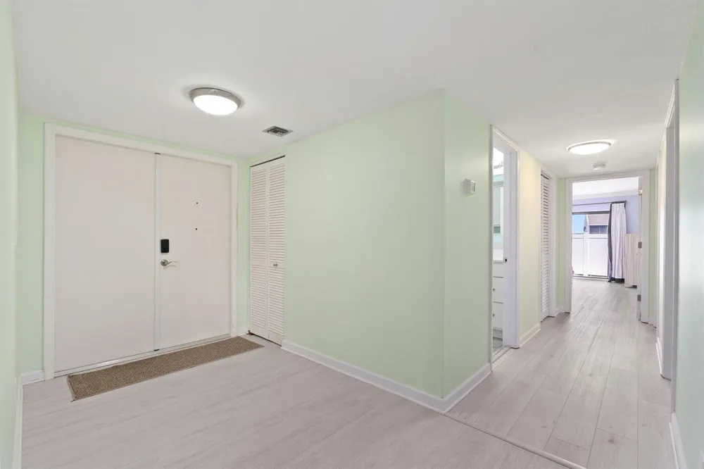 3209 S Lakeview Circle #8-101 Hutchinson Island, FL 34949