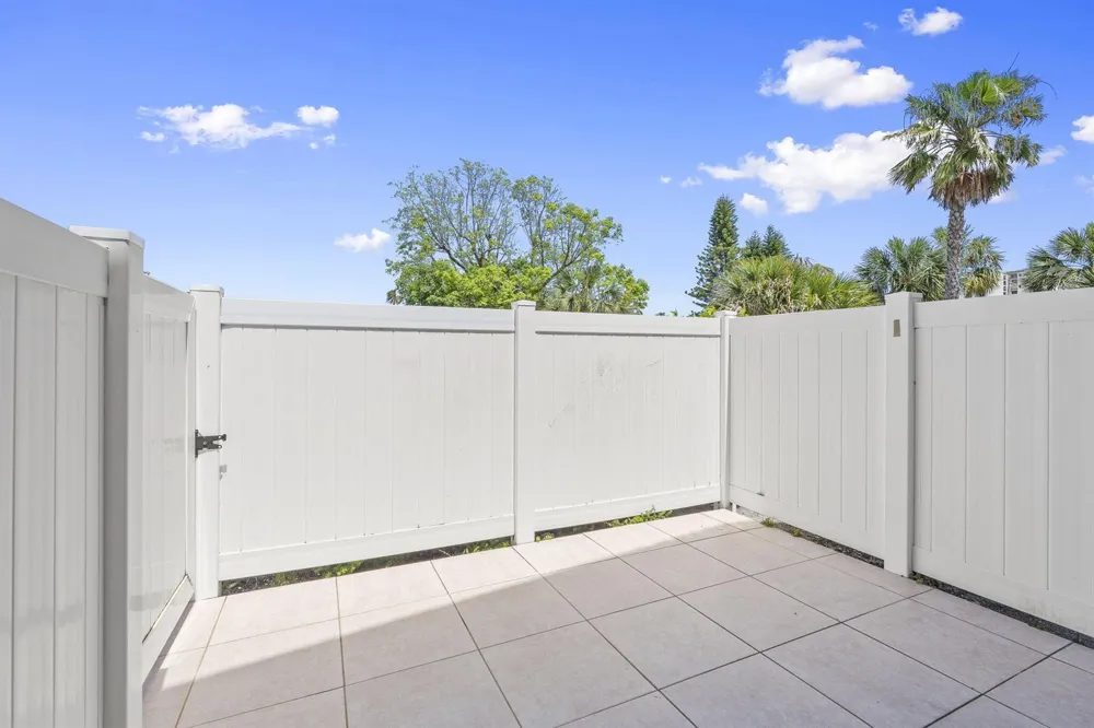 3209 S Lakeview Circle #8-101 Hutchinson Island, FL 34949