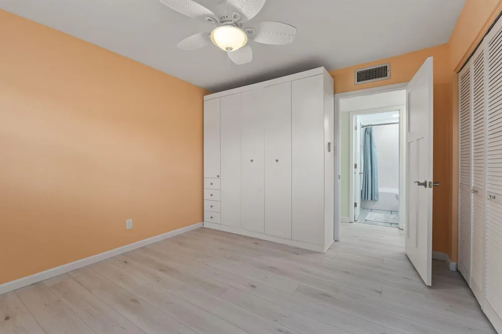 3209 S Lakeview Circle #8-101 Hutchinson Island, FL 34949