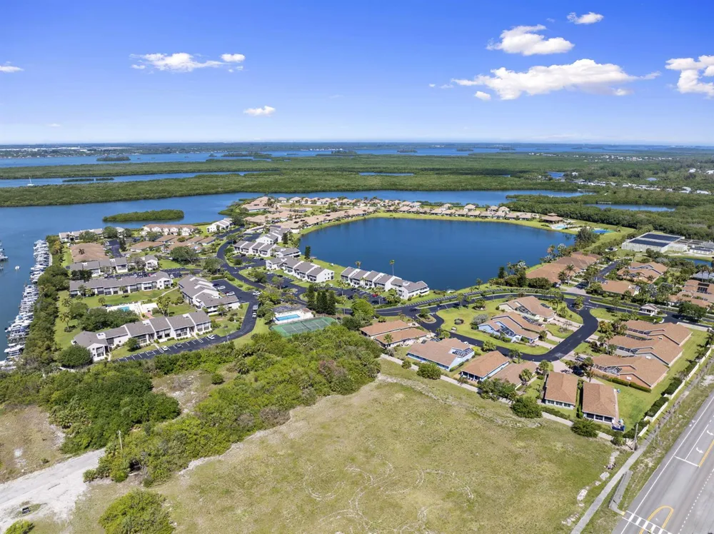 3209 S Lakeview Circle #8-101 Hutchinson Island, FL 34949