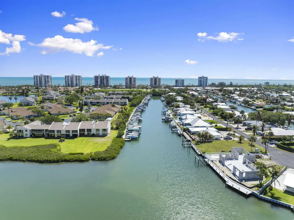 3209 S Lakeview Circle #8-101 Hutchinson Island, FL 34949