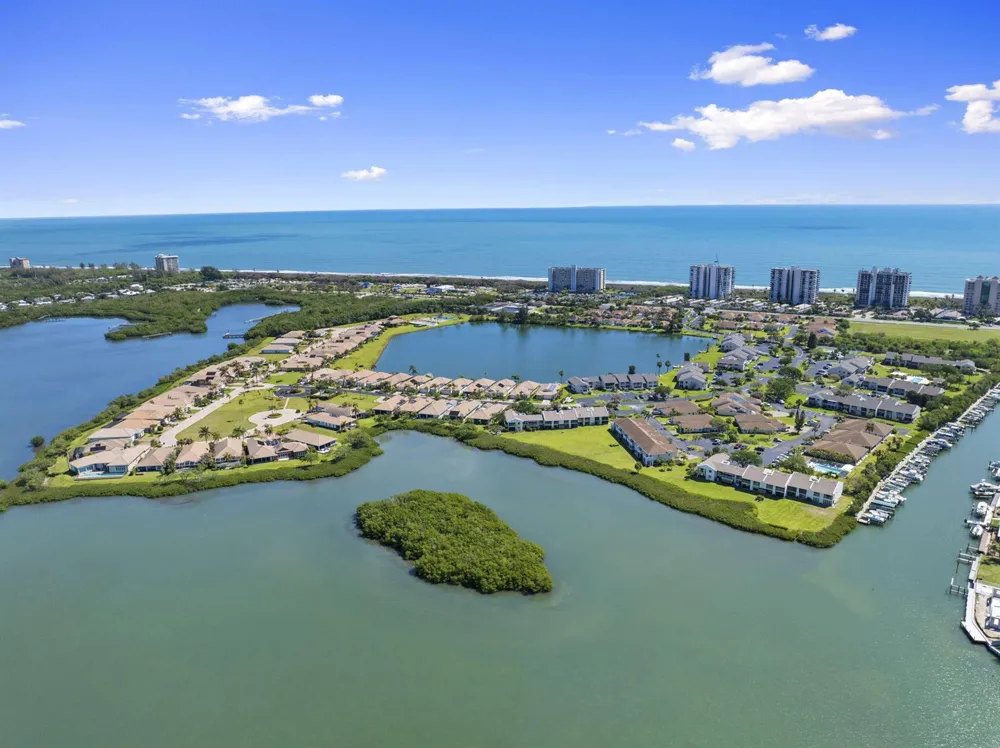 3209 S Lakeview Circle #8-101 Hutchinson Island, FL 34949