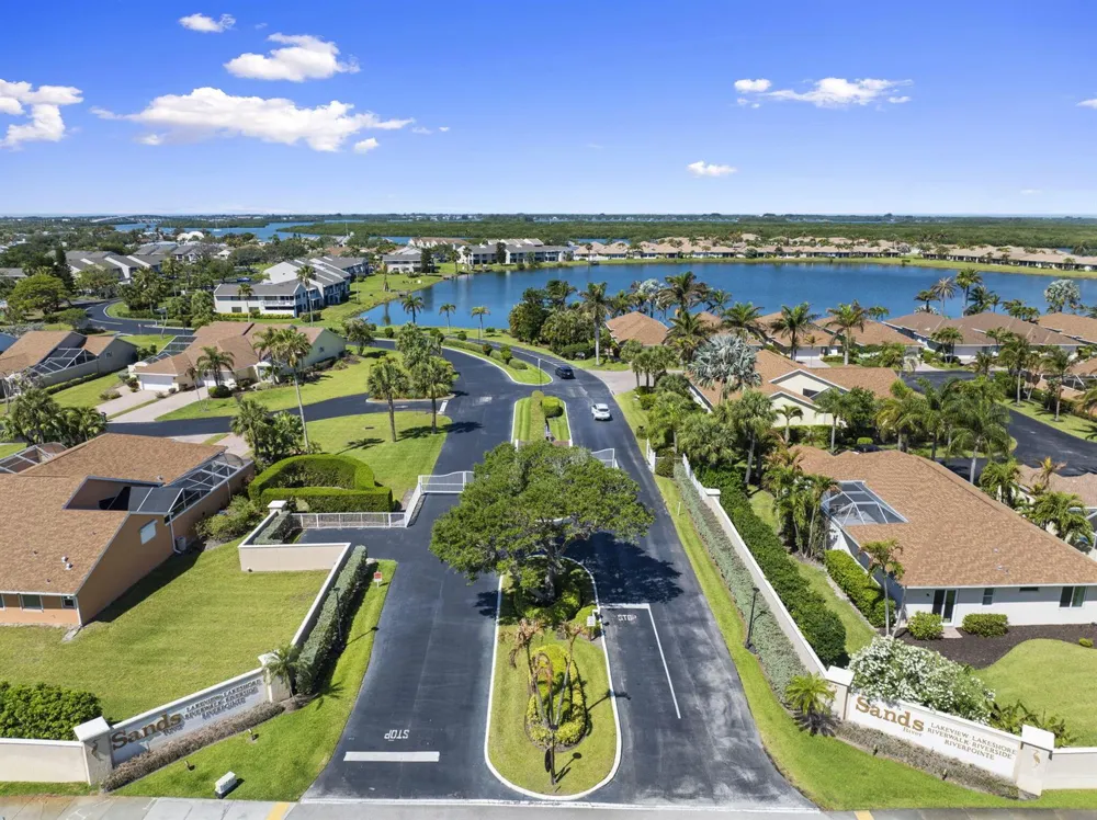 3209 S Lakeview Circle #8-101 Hutchinson Island, FL 34949