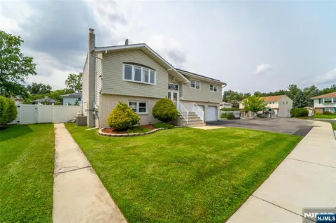 5 La Rosa Drive