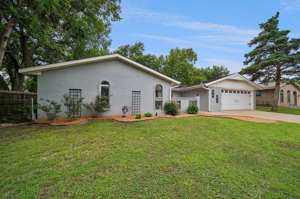 1255 May Lane Bartlesville, OK 74006