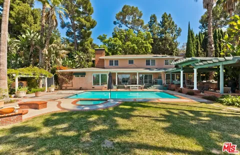 3525 Knoll Drive