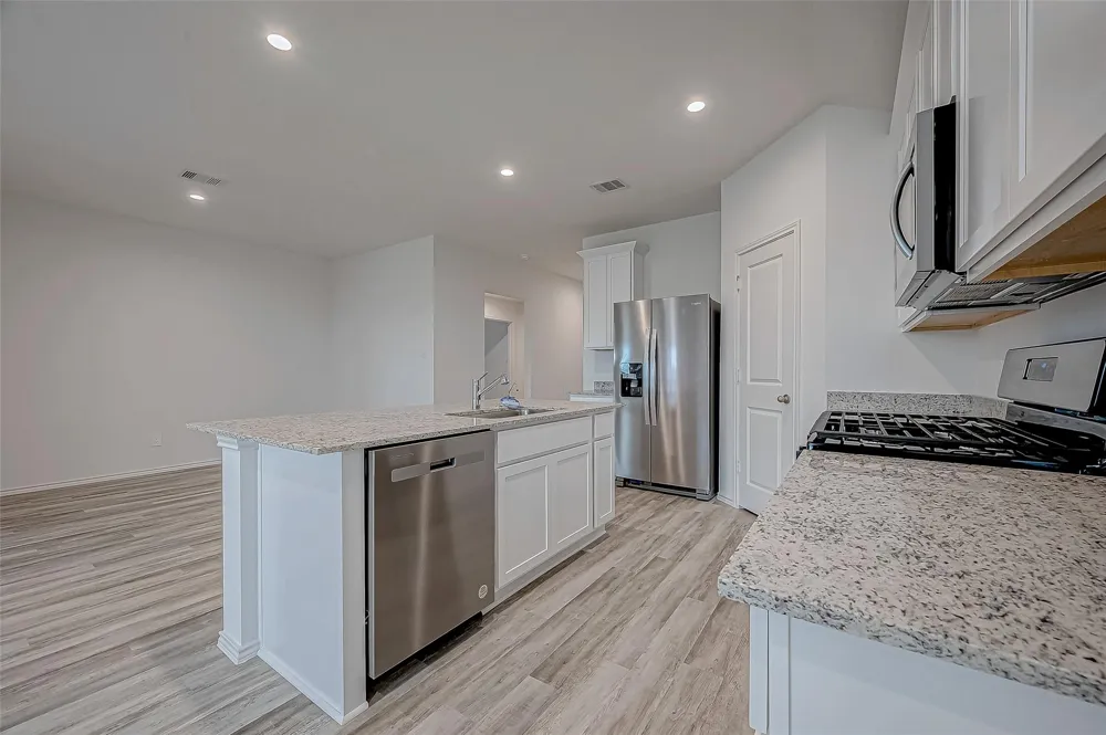5034 Balcolm Drive Fresno, TX 77545