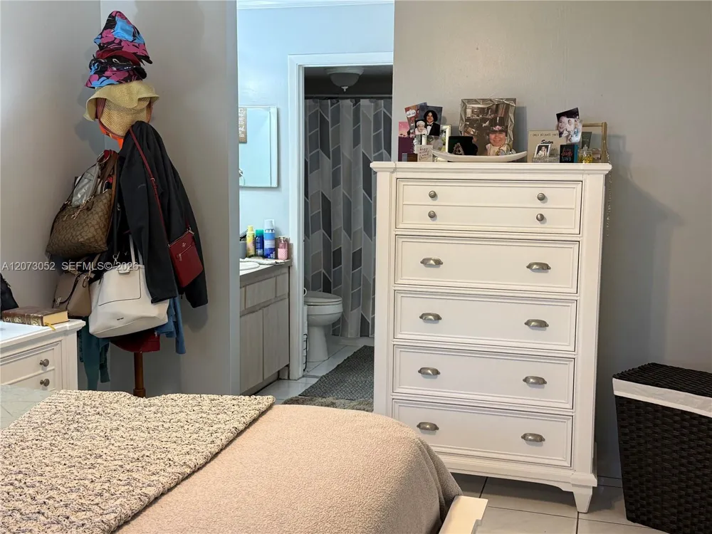 9716 Hammocks Blvd #101 Miami, FL 33196