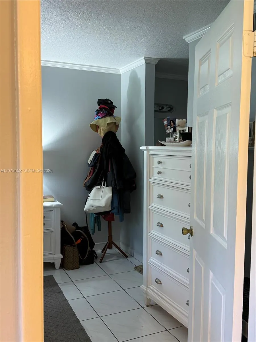 9716 Hammocks Blvd #101 Miami, FL 33196