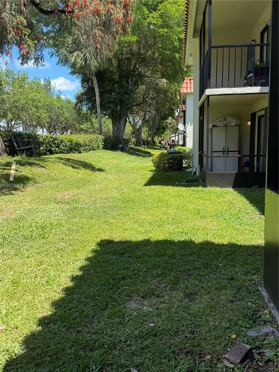 9716 Hammocks Blvd #101 Miami, FL 33196