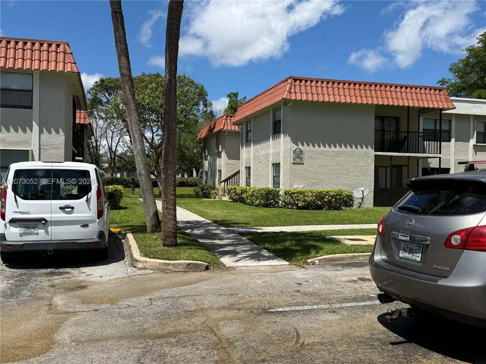 9716 Hammocks Blvd #101 Miami, FL 33196